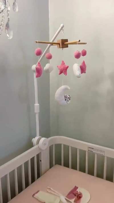 Amanda is pregnant with twin