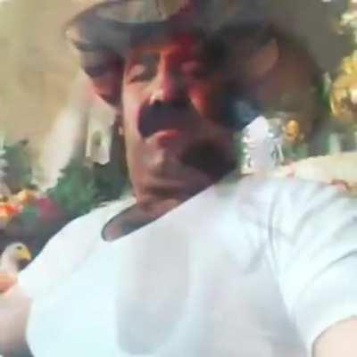 guys my uncle wanted to introcudce himself to this sub please give him a clammy welvome