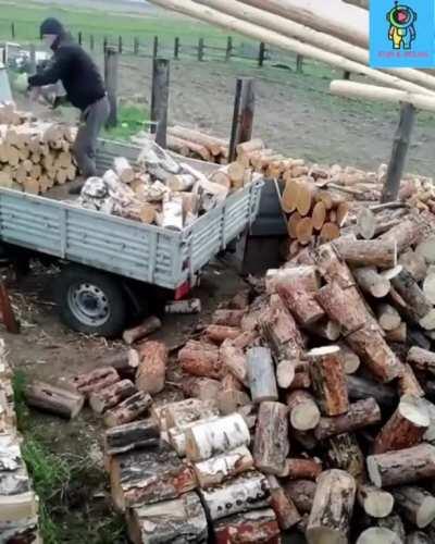 Log stacking on trailor sped up