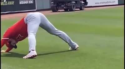 NSFW Ohtani Stretching