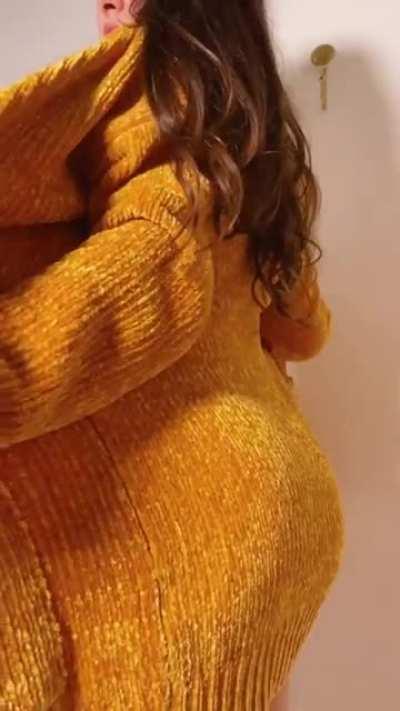 Do like what you see under my robe ?🙈