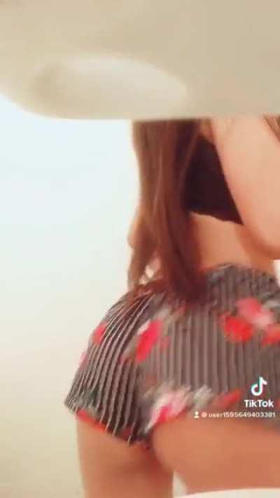 Un video más de la zorra de mi amiga