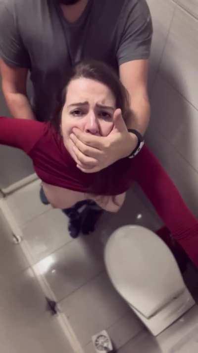 Když jste tak nadržení, že i do auta je to daleko 😅