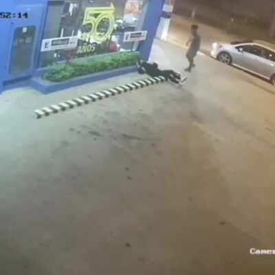 Man brutally beats down woman after she rejects his advances