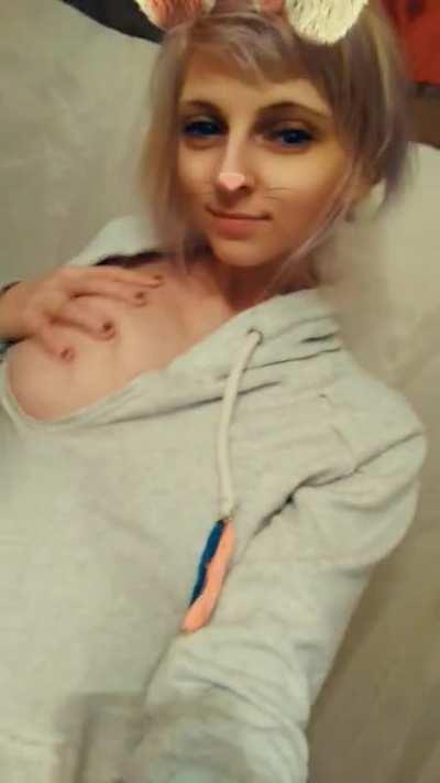 reverse titty drop // titty lick -if anyone has advice to make higher res gifs 🌻