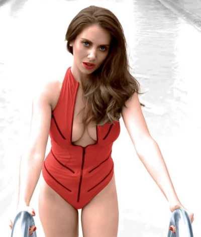 Alison Brie was staring into my soul with that gif when I was young and...crazy with her.