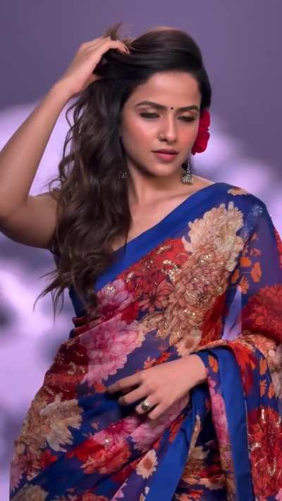 Vaishnavi Chaitanya seducing expression BTS shooting