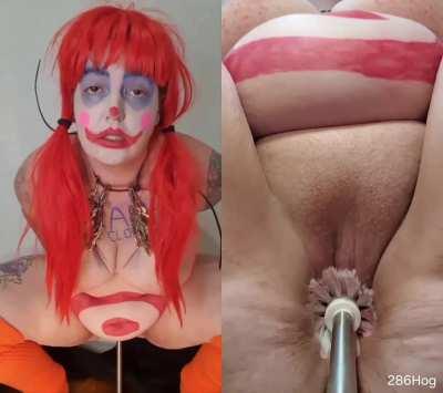 Squat fucking the brush in makes it more fun to watch 🤡🔥