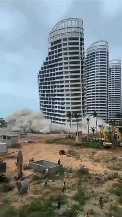 (unknown date) Buldings toppling over construction site offices