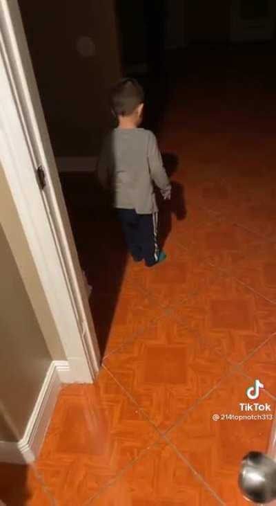 Kid noticing his shadow