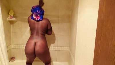 Shaking my fat to finesse 111