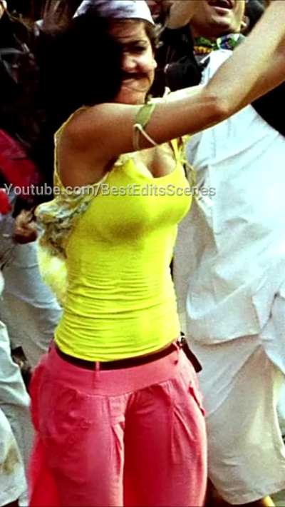 Anushka Sharma - Boobs Bouncing