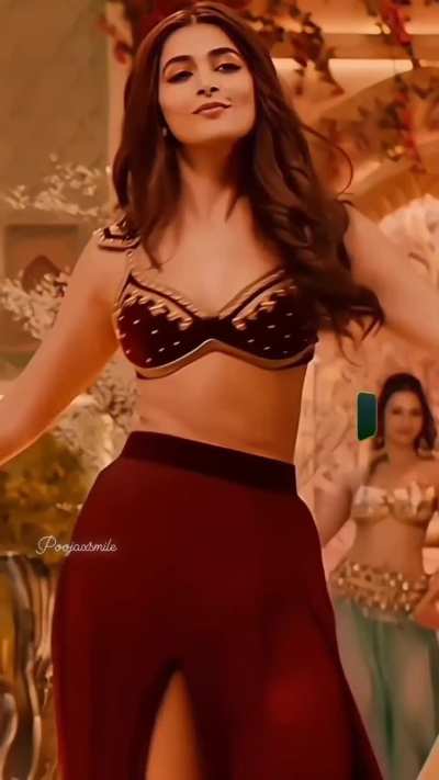 Pooja Hegde red saree look smoking 