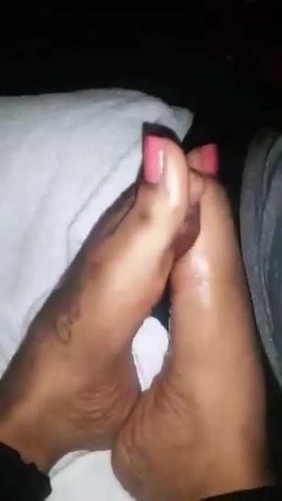 I finally got her to give me a footjob I wanted her for like a year and she did it feeling so good
