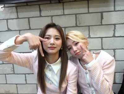 201217 - Cuties Tzuyu and Chaeyoung