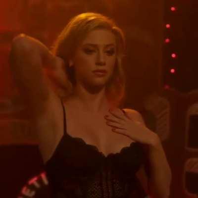 Lili Reinhart