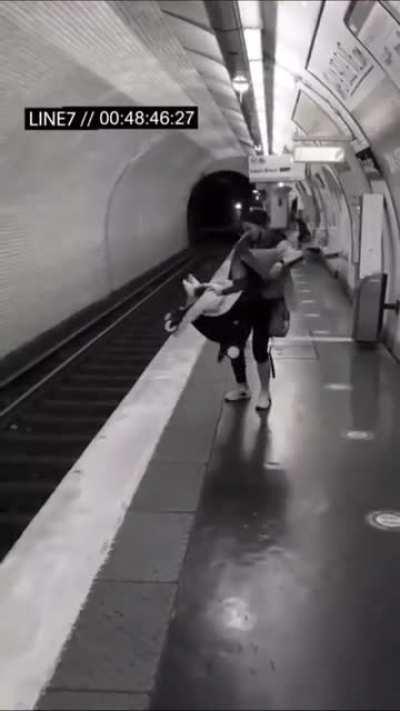 this is so fake it makes my soul hurt (THIS SHIT HAS 3.7 MILLION LIKES)