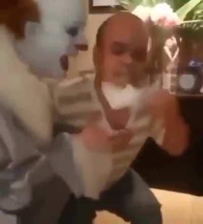 Video exclusivo de los narcos cortando la droga.