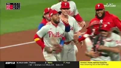 [Highlight] [Highlight] Zach Eflin gets Tommy Edman to pop out in foul territory and the Phillies celebrate advancing to the NLDS.