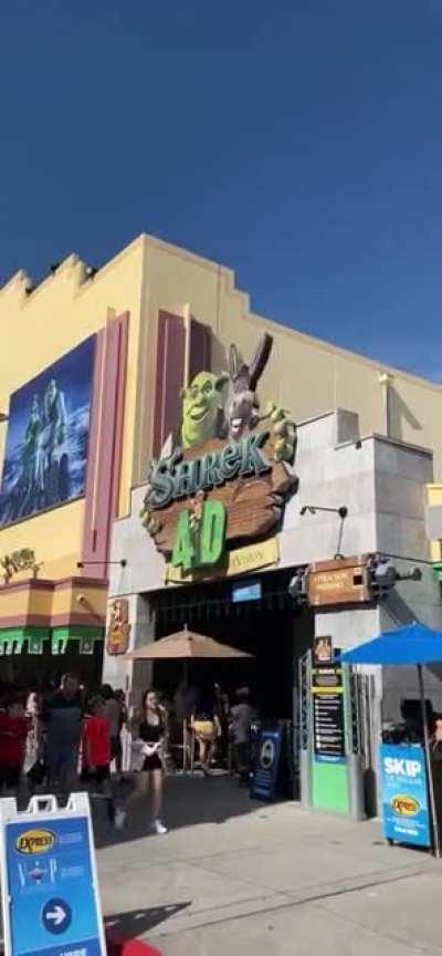 Flew all the way to Orlando to be able to see our Ogrelord one final time 🥲 R.I.P Shrek 4-D