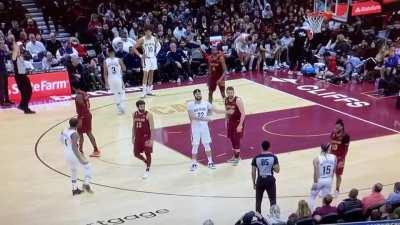 [Highlight] Kevin Love slaps former teammate Larry Nance Jr. on the butt, Nance appeals for a foul call