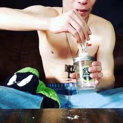 I&rsquo;ve seen a lot in this sub but my whole body recoiled watching this