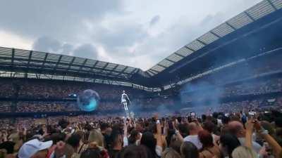 Here's Carti blasting around the Etihad Stadium