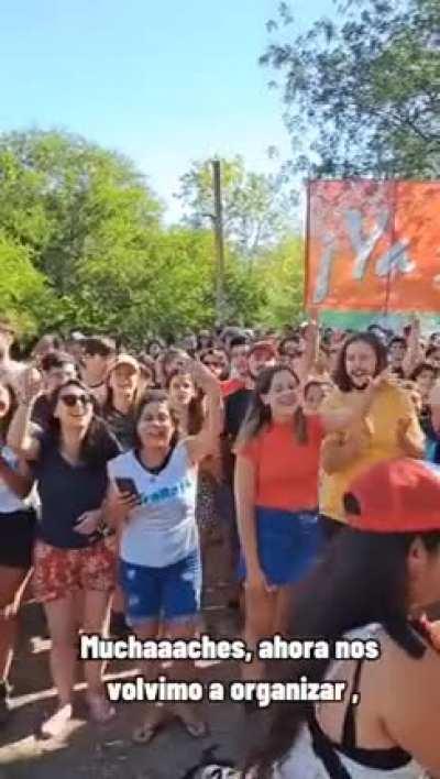 Campamento anticapitalista auspiciado por Apple...