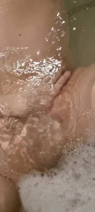 Take a deep breath and eat my pussy underwater