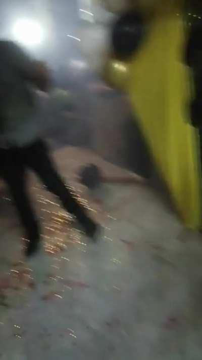 Que rara forma de quemar cohetes