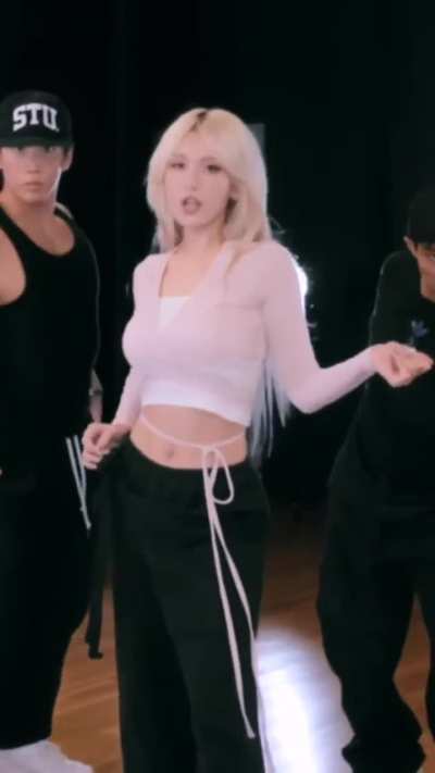 Somi’s magnificent boobs 🤤