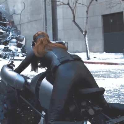 I want Anne Hathaway to bury her perfect ass in my face!