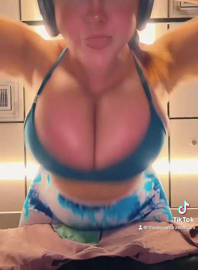 @TheAlexandraVolkovv (link included)