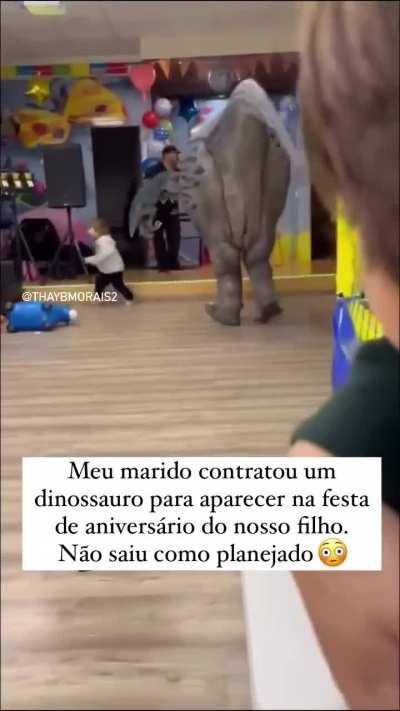 Capaz do dinossauro ser o próprio pai