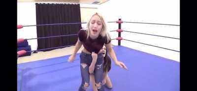 Anyone knows which match is this? I just love that blondie’s ahegao face