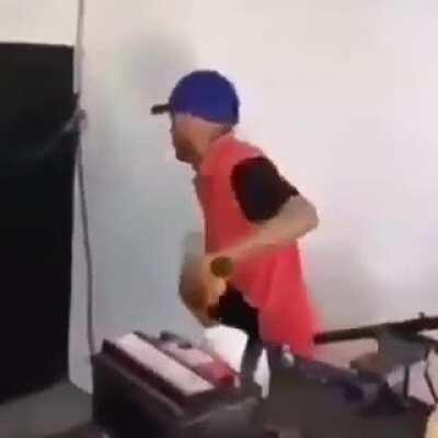 Quando a pessoa vomita com facilidade isso acontece