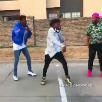 Am I the only one bopping to fatebreaker's theme in e11s?