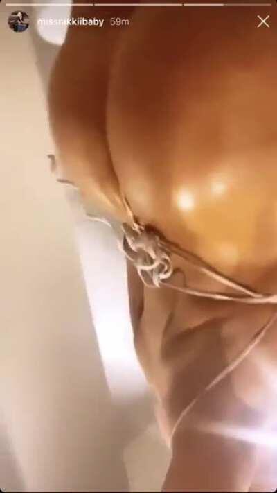 Holy shit her body 😍💦