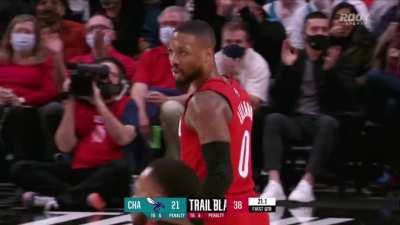 [Highlight] Dame drills the deep three for his 17th points of the 1st quarter