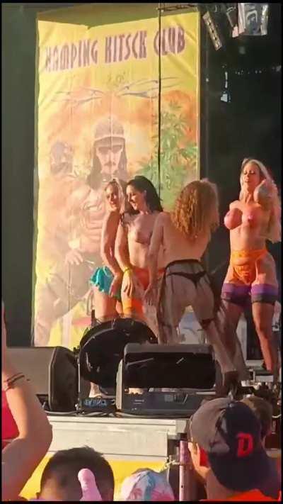 4 babes at Kamp Kitche Concert