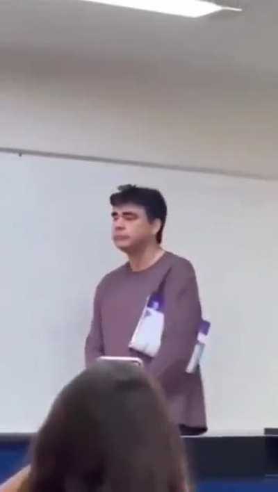 This teacher handling the situation