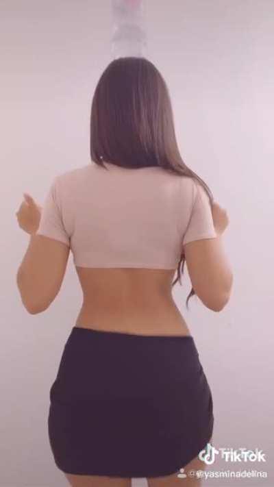 Yasmin Adelina sexy curves