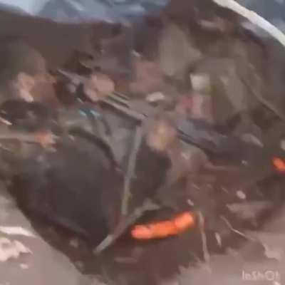 A Ukrainian soldier recently discovered a Russian soldier having a good restful sleep in the trenches.