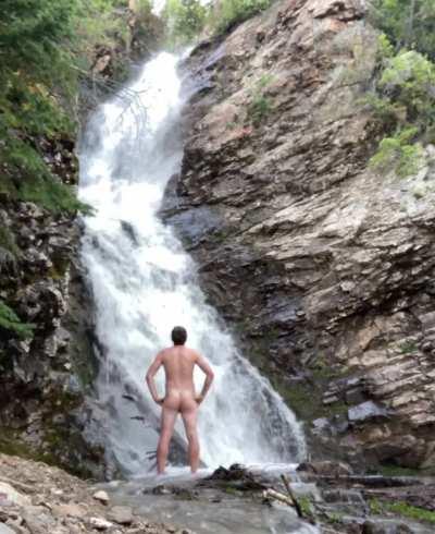 Cool down with me by the waterfall?? I always love hearing your thoughts no matter how wild 😊😉