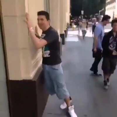 Yo sé que al Dylan no le gusta el friday night pero no sabía dónde subir mi meme (meme recién hecho)