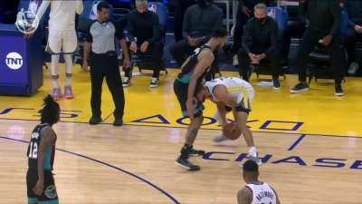 [Highlight] Steph puts his face in Kyle Anderson's crotch, then easily jukes him for a layup