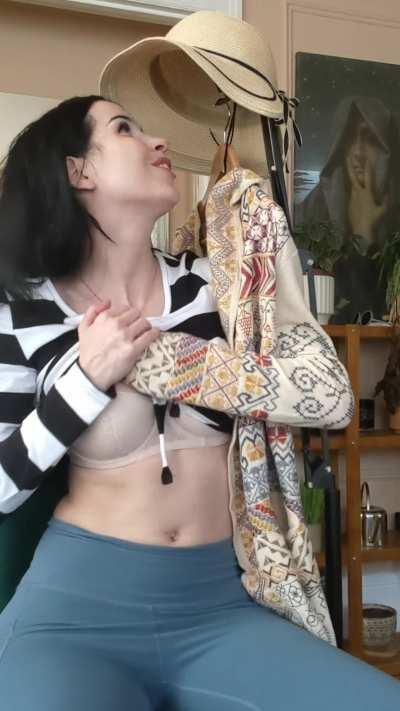 Quarantine has forced me to get creative... [by u/AellaGirl] [xpost from r/RealGirls]