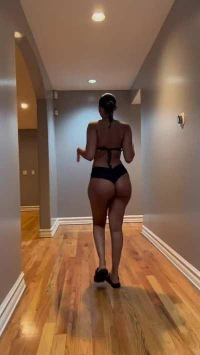 Edwina's Sexy Strut 🥴