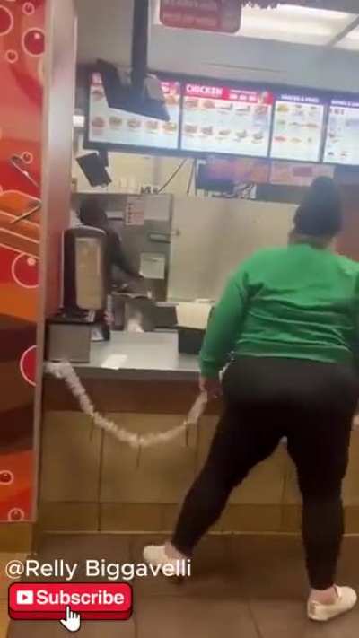 Karen goes ballistic on staff over missing curly fry at Jack