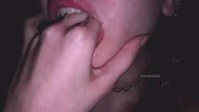 Finger Deepthroating makes me drool like hell
